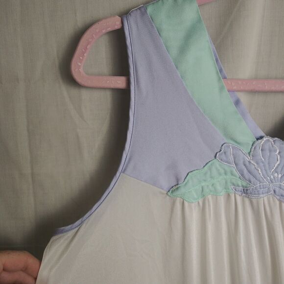 Yolande Nightgown Women's Large - Lavender - Mint Green Floral - Nylon - Vintage - Picture 4 of 7